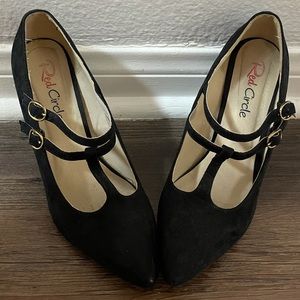 Black Mary Jane Heels! 🖤